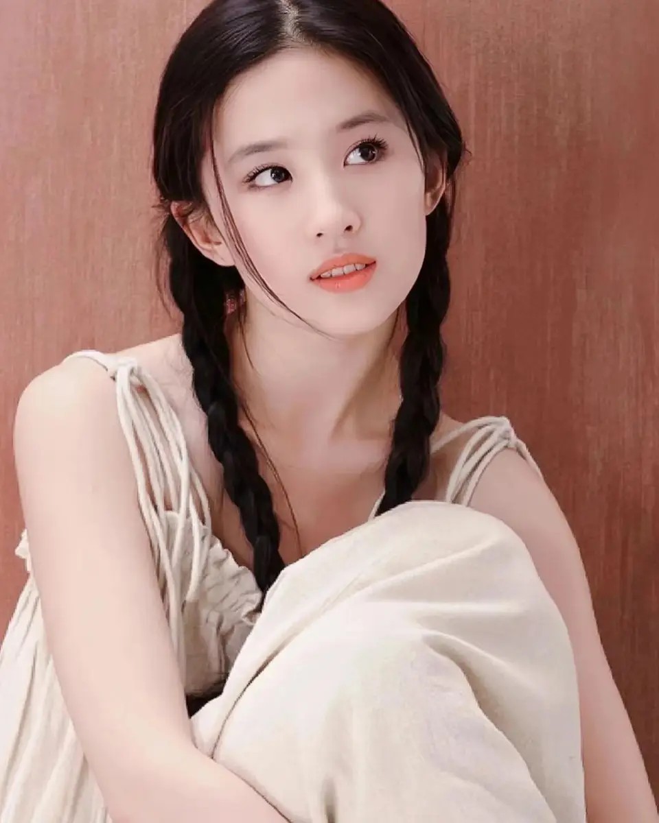 张碧晨与华晨宇:未婚生育的明智选择?