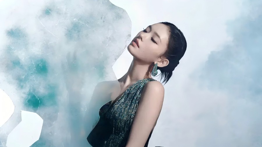 蒋欣难道是做医美了吗?眼睛小了不止一圈,10年真爱粉都认不出