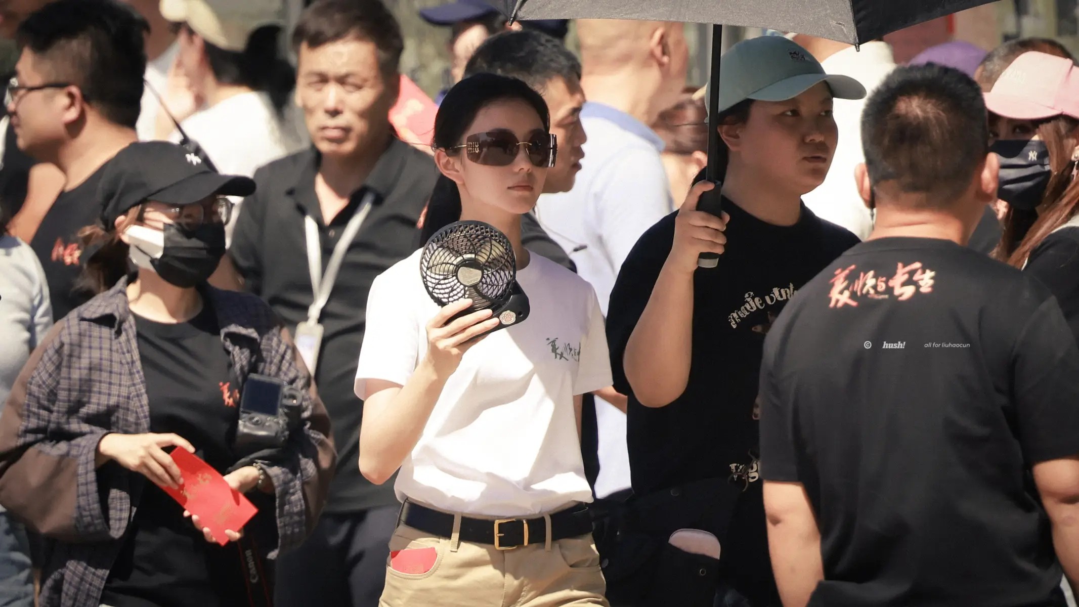 香港知名女星遗孤近照曝光,手臂有大片纹身,生父至今仍是谜