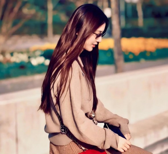 翻红了！唐艺昕“烫嘴rap”意外出圈，但老公张若昀的评论区却沦陷了