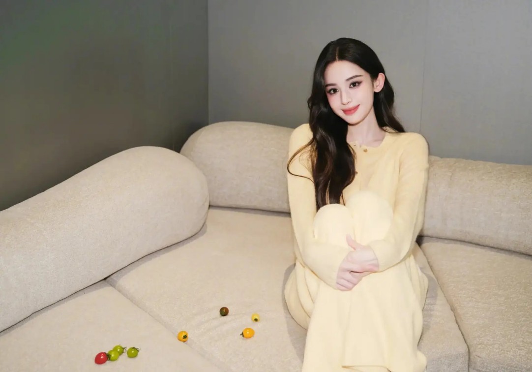 出轨风波后首现身！宋宁峰被网友在无锡蠡湖公园偶遇，独自带一双儿女