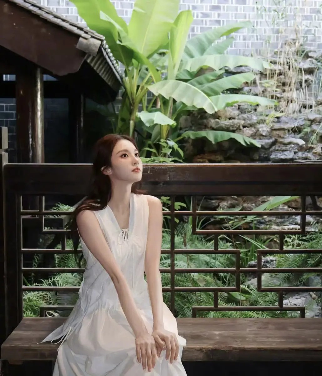 演员王楚然自曝近视700多度：“有时候眼睛看不清楚，耳朵也听不见了”
